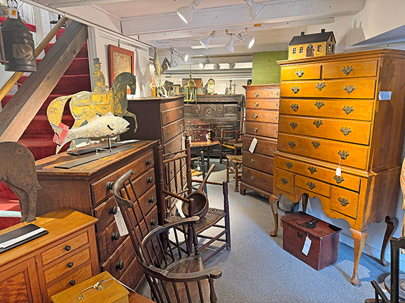 Every nook and cranny of the rambling building is filled with art and antiques, all properly cataloged with lengthy descriptions and prices.