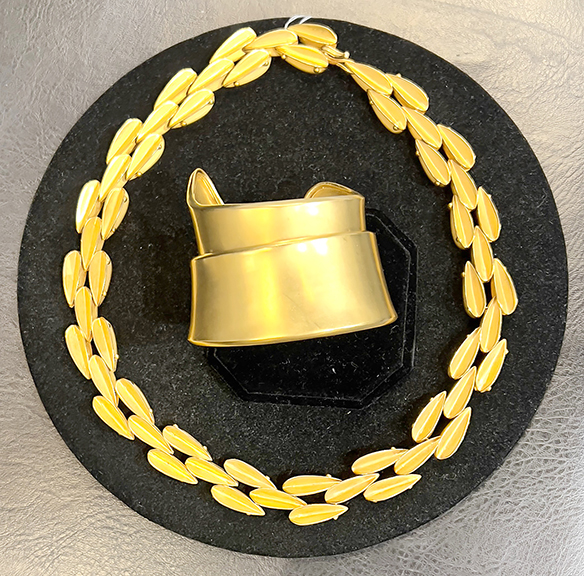 Loana Marina Purrazzo of Evanston, Illinois, has been collecting matte gold-tone jewelry by Robert Lee Morris (b. 1947) since the 1970s. “Some are marked,” said Purrazzo. Morris made jewelry for Donna Karan, Ann Klein, Michael Kors, and others. The Telescope cuff bracelet was $2800; the Dart necklace, $2500.