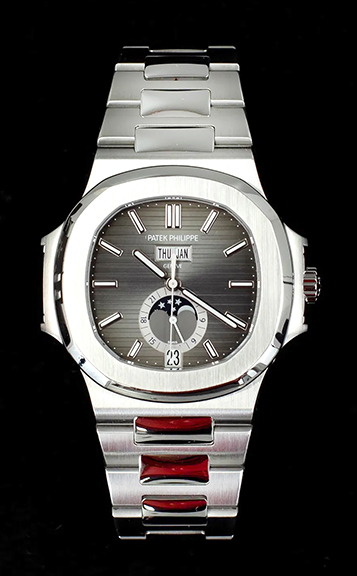 In 1974 Swiss watchmaker Gérald Genta sketched out on the back of a napkin the prototype of an innovative luxury sports watch, the Nautilus, for Patek Philippe. The Nautilus was released in 1976 as the ref. 3700. The ref. 5726/1A in stainless steel was released in 2012 as an extension of the Nautilus collection. This example, fresh to the market, is based on Genta’s original design with enhancements. It is in very good condition and has had recent servicing by Patek Philippe. Estimated at $65,000/95,000, it realized $72,000.