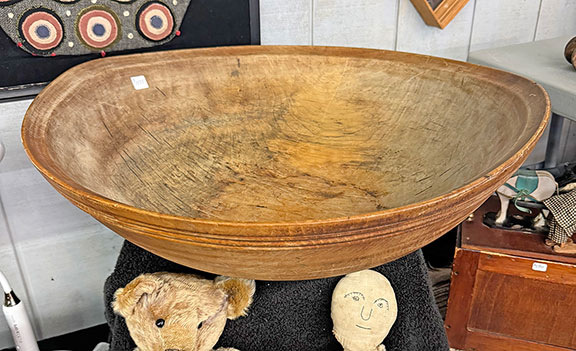 The large wooden bowl with no cracks, circa 1840, was $1575 from Elaine Fleming of Middleboro, Massachusetts.