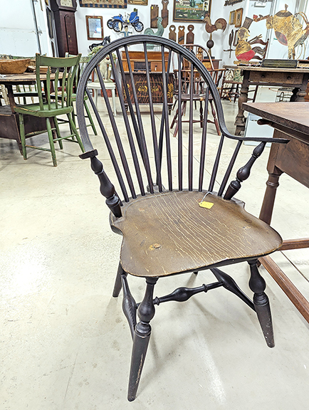 I double dog dare anyone to attempt to pick just one item to report on in the dealer space of Greg K. Kramer & Co., Robesonia, Pennsylvania. Not possible. This continuous-arm Windsor chair from New York City, a gorgeous example of the chairs produced in New York City in the late 18th century, was priced at $3500.